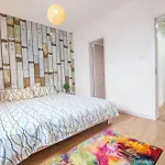 Warm Island Xujiahui 4 Bedroom