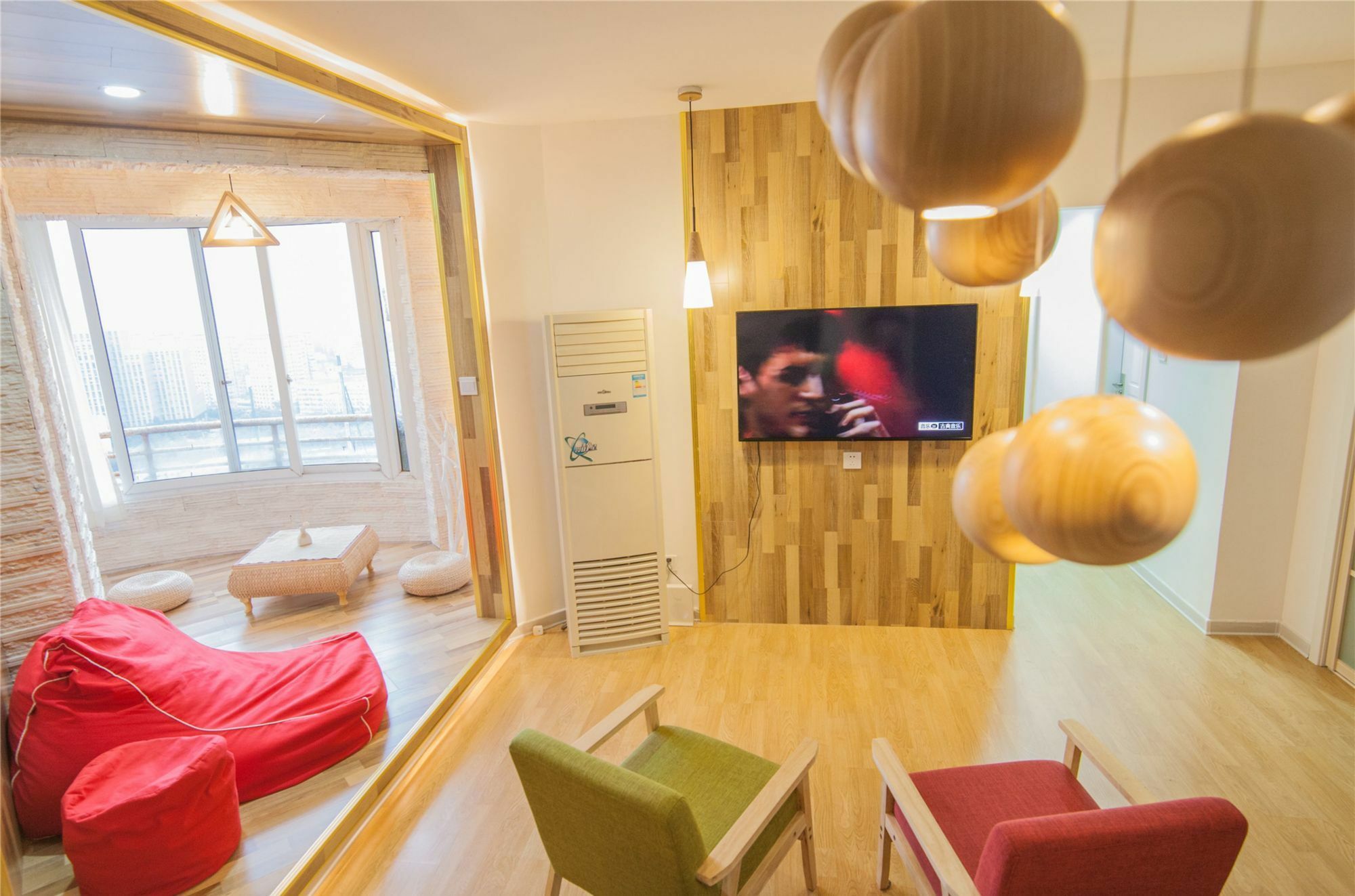 Warm Island Xujiahui 4 Bedroom Apartment